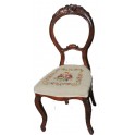 65    Chaise "rococo" brodée